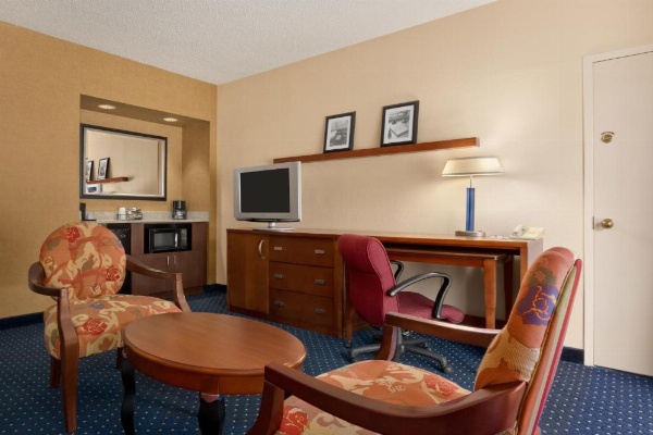 Baymont by Wyndham Columbia Northwest image 15